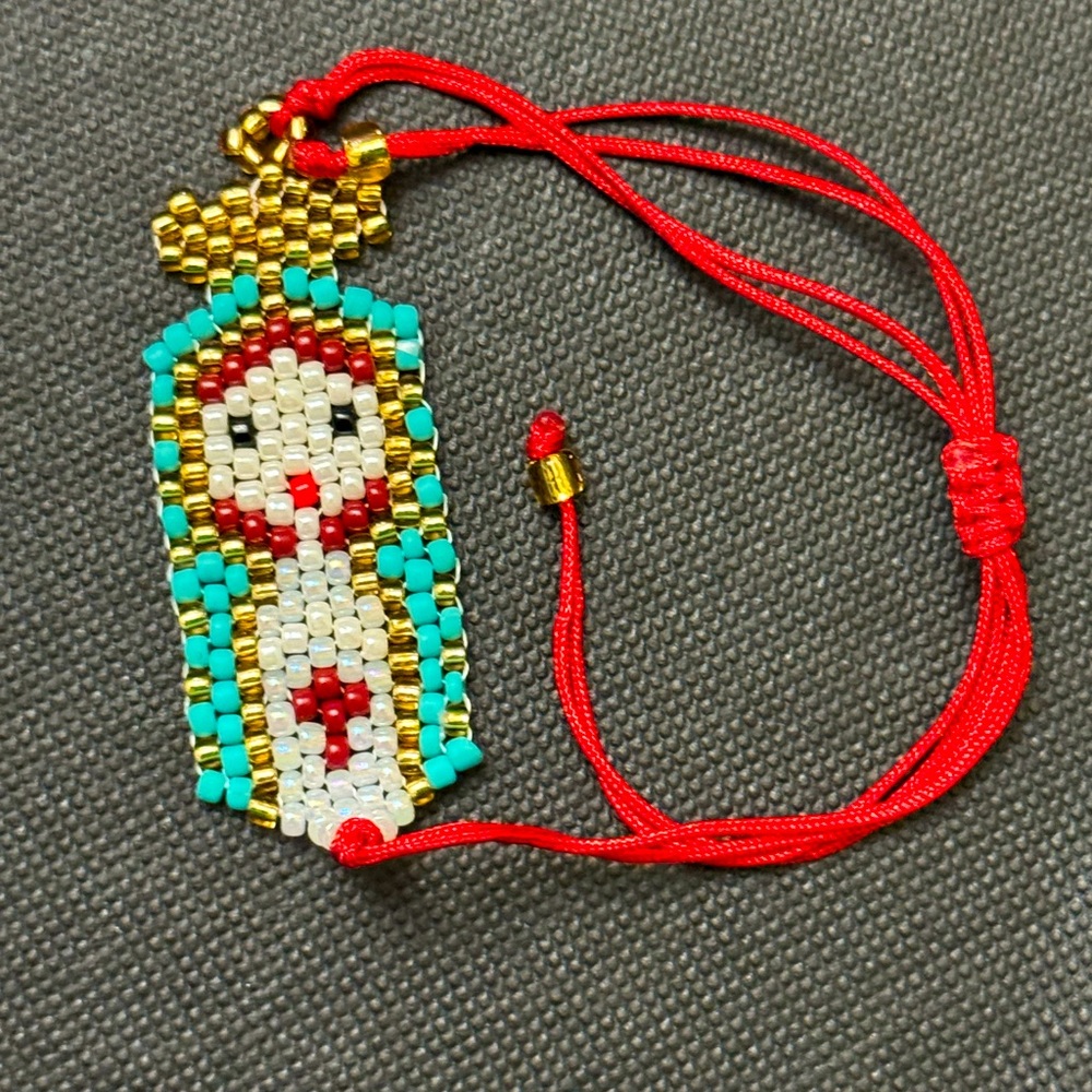 Blessed Mother micro-bead pull bracelet.  🙏🏼 NWT